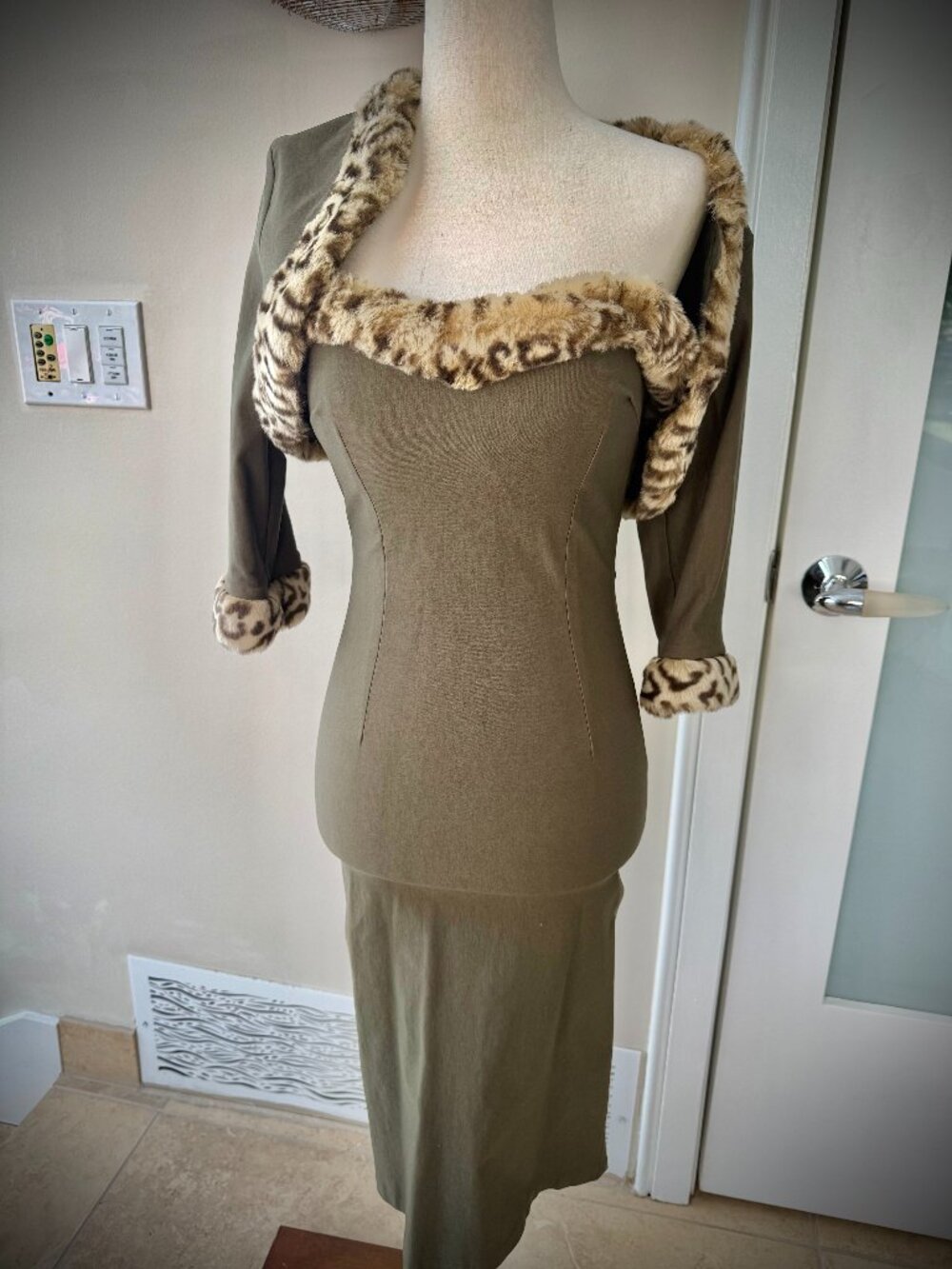 PinUp Couture Stretch Retro Leopard Faux Fur trim Dress with Bolero Jacket - S